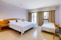 Posteľ alebo postele v izbe v ubytovaní Duerming Montalvo Playa Hotel