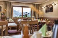 Reštaurácia alebo iné gastronomické zariadenie v ubytovaní Naturpension Mühlhof