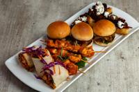 un plato de comida con sándwiches y otros alimentos en Lilian Lofts Hotel & Spa, en Johannesburgo