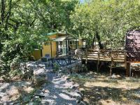 Ogród w obiekcie Les Chalets de Labeaume