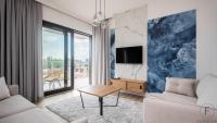 Telewizja i/lub zestaw kina domowego w obiekcie Flatbook - Yacht Harbor Apartments Sol Marina