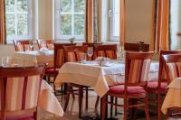 Reštaurácia alebo iné gastronomické zariadenie v ubytovaní Schlössl Hotel Kindl