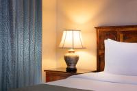 Postel nebo postele na pokoji v ubytování Al Hamra Village Hotel