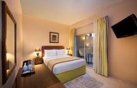 Postel nebo postele na pokoji v ubytování Al Hamra Village Hotel