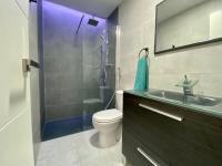 Kúpeľňa v ubytovaní Modern apartment with sea views in Corralejo