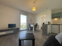 Plan piętra w obiekcie Appartement 2 pièces avec balcon, proche gare et commerces, parking privé, ménage inclus, La Rochelle - FR-1-246-637