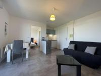 Plan piętra w obiekcie Appartement 2 pièces avec balcon, proche gare et commerces, parking privé, ménage inclus, La Rochelle - FR-1-246-637