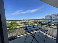 Plan piętra w obiekcie Appartement 2 pièces avec balcon, proche gare et commerces, parking privé, ménage inclus, La Rochelle - FR-1-246-637
