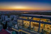 Η ανατολή ή δύση του ηλίου όπως φαίνεται από αυτό το ξενοδοχείο ή από εκεί κοντά