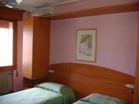 Łóżko lub łóżka w pokoju w obiekcie Hotel Ezzelino