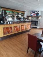 Lounge alebo bar v ubytovaní L'auberge des quatre routes