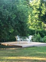Vonkajšia záhrada v ubytovaní Chalet en Normandie au coeur du pays d'Auge