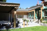 Casa con porche y patio en Apart Lech, en Holzgau