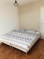 Plán poschodí v ubytovaní LE DUPLEX ESTHER WIFI PARKING GRATUIT TOUTE LA RUE Pour 5 PERSONNES