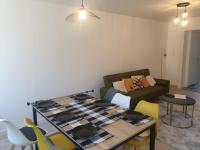Plán poschodí v ubytovaní LE DUPLEX ESTHER WIFI PARKING GRATUIT TOUTE LA RUE Pour 5 PERSONNES