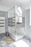 Kúpeľňa v ubytovaní VILLA KER BLEUENN * 10 PERSONNES * PISCINE * SAUNA