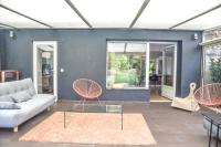 Posedenie v ubytovaní VILLA KER BLEUENN * 10 PERSONNES * PISCINE * SAUNA