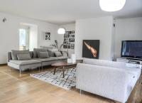 Posedenie v ubytovaní VILLA KER BLEUENN * 10 PERSONNES * PISCINE * SAUNA