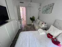 Łóżko lub łóżka w pokoju w obiekcie LUXURY room en MADRID