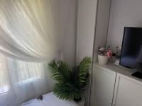 Telewizja i/lub zestaw kina domowego w obiekcie LUXURY room en MADRID