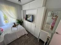 Telewizja i/lub zestaw kina domowego w obiekcie LUXURY room en MADRID