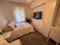 Łóżko lub łóżka w pokoju w obiekcie LUXURY room en MADRID