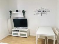 Televízia a/alebo spoločenská miestnosť v ubytovaní Sunlight Málaga Centro