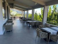 Reštaurácia alebo iné gastronomické zariadenie v ubytovaní MEMORI bed&breakfast