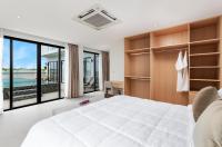 Ein Bett oder Betten in einem Zimmer der Unterkunft Areeya Villa Layan Phuket