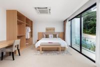 Ein Bett oder Betten in einem Zimmer der Unterkunft Areeya Villa Layan Phuket
