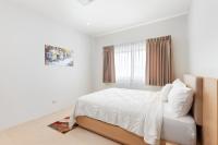 Ein Bett oder Betten in einem Zimmer der Unterkunft Areeya Villa Layan Phuket