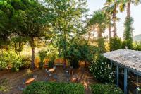 Vonkajšia záhrada v ubytovaní Kalogria Summer Retreats - Seimeio Strofilia, Sunny Vibes