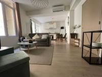 Posedenie v ubytovaní L’olivier - Appartement