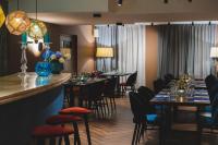 Reštaurácia alebo iné gastronomické zariadenie v ubytovaní Hotel Perła