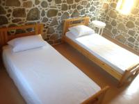 Posteľ alebo postele v izbe v ubytovaní Loutra Olive Garden Stone House #2