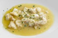 LantzにあるHotel Rural Iribarniaの白いエビ入りスープ丼