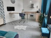 Kuchnia lub aneks kuchenny w obiekcie STUDIOS ET APPARTEMENTS EN CENTRE VILLE Boulogne sur mer