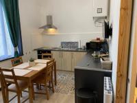 Kuchnia lub aneks kuchenny w obiekcie STUDIOS ET APPARTEMENTS EN CENTRE VILLE Boulogne sur mer