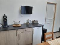 Kuchnia lub aneks kuchenny w obiekcie STUDIOS ET APPARTEMENTS EN CENTRE VILLE Boulogne sur mer