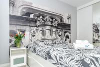 Posteľ alebo postele v izbe v ubytovaní Landmark Apartments