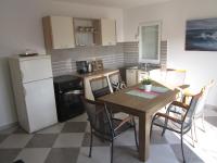 Kuchyňa alebo kuchynka v ubytovaní Apartments with a parking space Maslenica, Novigrad - 6573