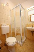Kúpeľňa v ubytovaní Apartments and rooms by the sea Zaglav, Dugi otok - 8144