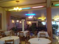 Restauracja lub miejsce do jedzenia w obiekcie Hotel Kosta Famissi