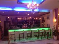 Hol lub bar w obiekcie Hotel Kosta Famissi