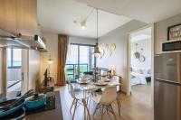 Kuchyň nebo kuchyňský kout v ubytování Amazingly UNIXX 2 Bedroom Condo in Pattaya