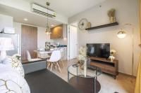 TV a/nebo společenská místnost v ubytování Amazingly UNIXX 2 Bedroom Condo in Pattaya