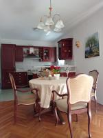 Kuchyňa alebo kuchynka v ubytovaní Apartman 4