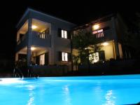 Bazén v ubytovaní Holiday home with pool, Supetar, Island Brac alebo v jeho blízkosti