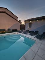 Bazén v ubytovaní Maison individuelle avec sa piscine privée alebo v jeho blízkosti