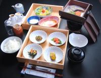 旅館の敷地内または近くでの食事または食べ物
